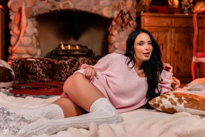 Cozy Night With Anissa Kate xxx pics