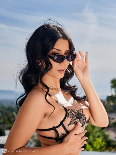 Roxie Sinner naked in vr